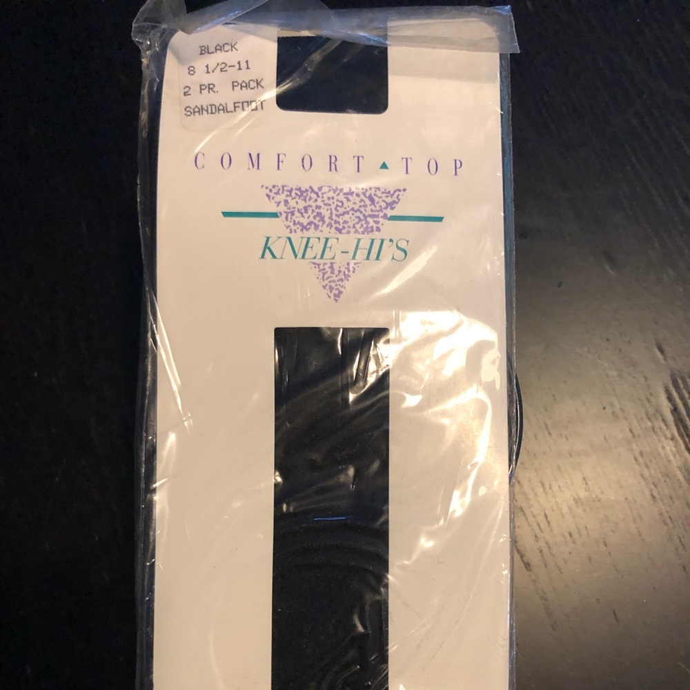 Comfort Top black knee-hi’s